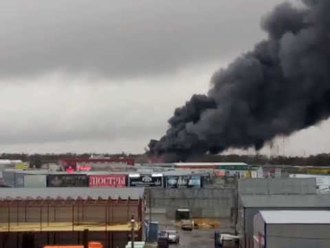 В Ростове-на-Дону на рынке произошел пожар на площади 1 тыс. кв м