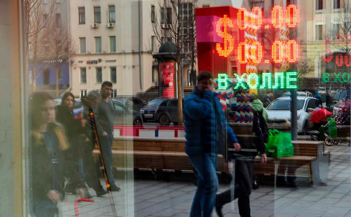 Направление рубля: как изменятся курсы доллара и евро в октябре