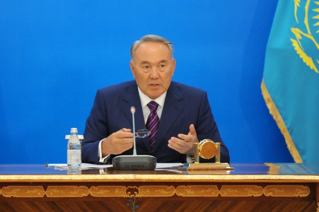 Нурсултан Назарбаев поздравил Сооронбая Жээнбекова с победой на выборах