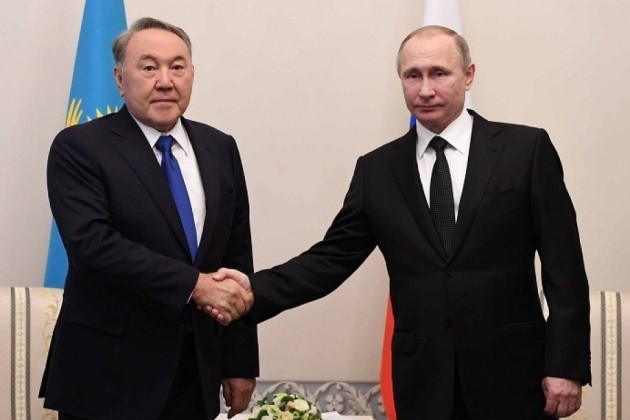 Нурсултан Назарбаев поздравил Владимира Путина с Днем рождения