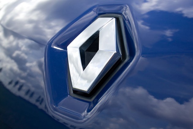 Франция продает часть пакета акций Renault