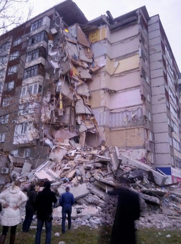 В Ижевске обрушилась часть многоэтажного здания. Фотогалерея