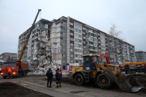 Разбор завалов обрушившегося дома в Ижевске. Фоторепортаж