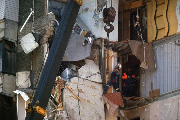 Разбор завалов обрушившегося дома в Ижевске. Фоторепортаж