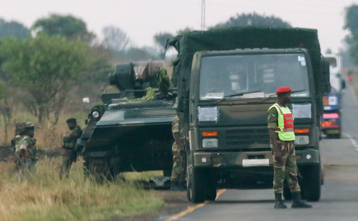 В Зимбабве военные взяли под контроль здание гостелекомпании