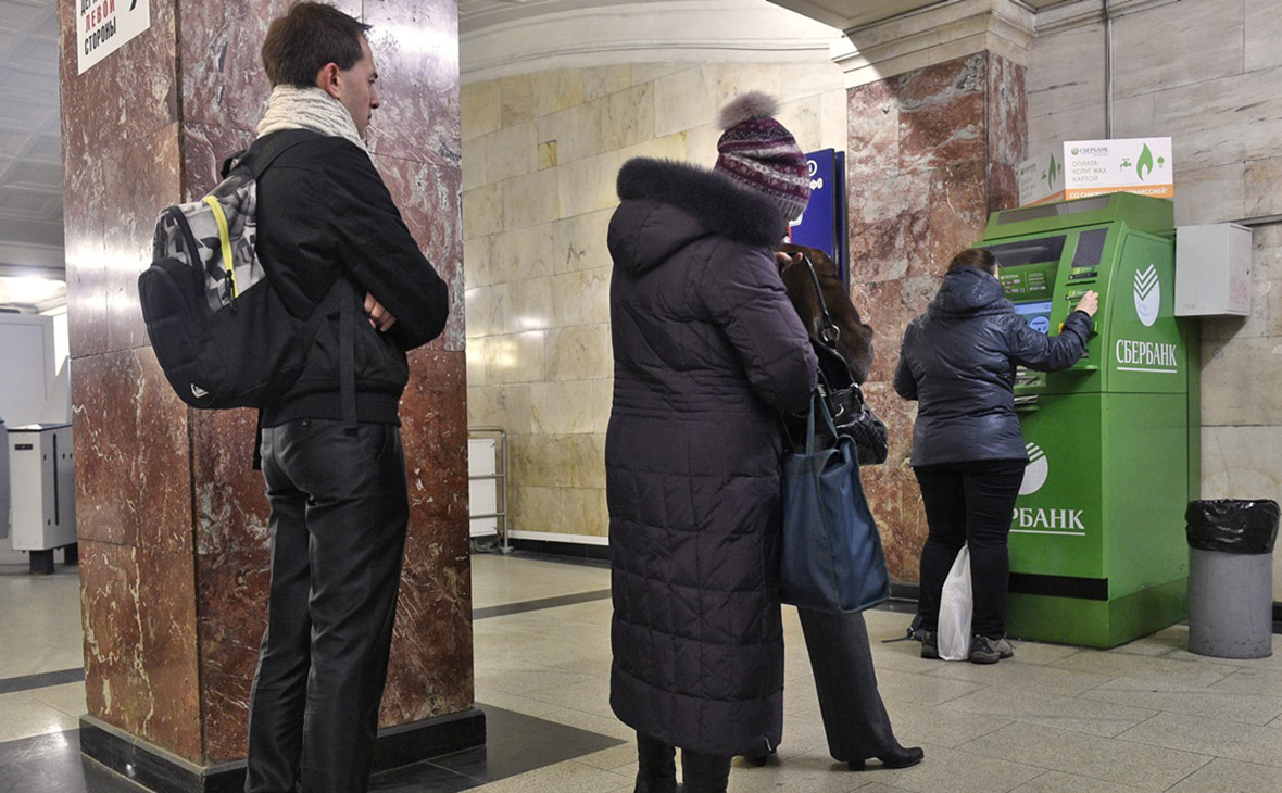 ВТБ заменит банкоматы Сбербанка в московском метро на свои