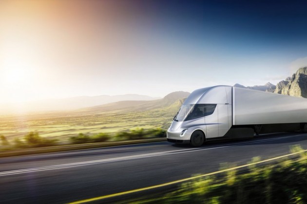 Tesla представила беспилотный электрический грузовик