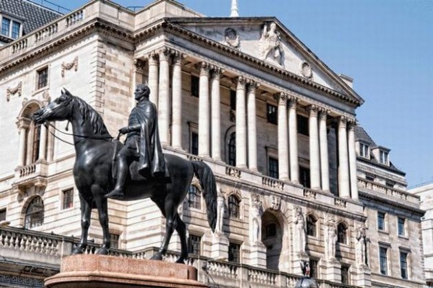 Банк Англии впервые за 10 лет повысил базовую ставку