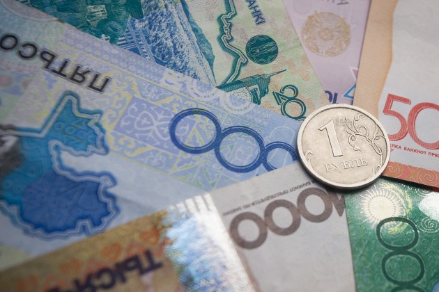 Более половины денежных переводов из РК отправляются в Россию и Узбекистан