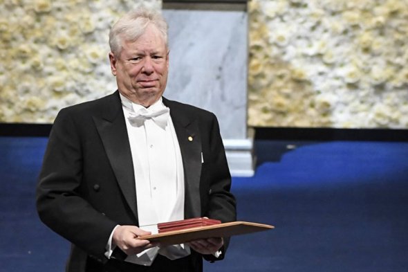 Нобелевские лауреаты получили награды из рук короля. Фоторепортаж