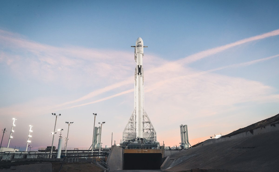 SpaceX успешно запустила ракету-носитель Falcon 9 с десятью спутниками