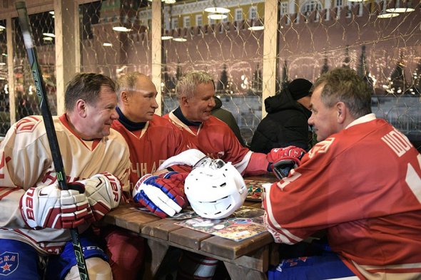 Владимир Путин сыграл в матче Ночной хоккейной лиги