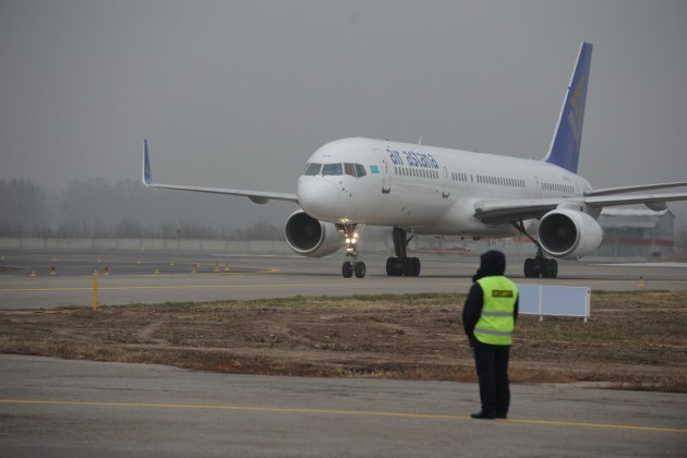 В аэропорту Алматы запущена новая взлетно-посадочная полоса